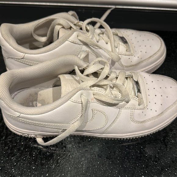 White Air Force nike. Worn a hand full of times - Picture 2 of 5